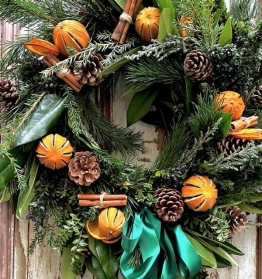 CHRISTMAS WREATHS AND GARLANDS