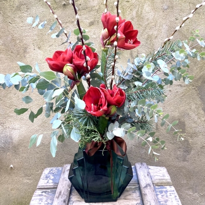 Rich Red Amaryllis Vase Design