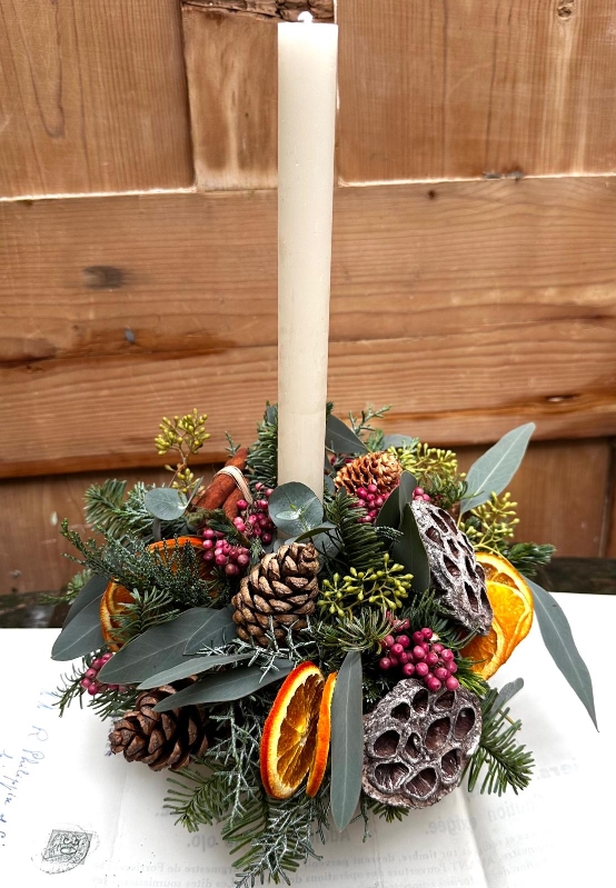 Elegant festive candle design