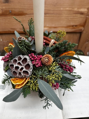 Elegant festive candle design