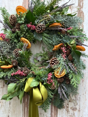 Scented festive wreath