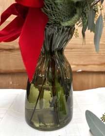 Amerylis pinch neck vase design