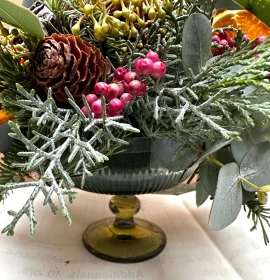 Elegant festive candle design